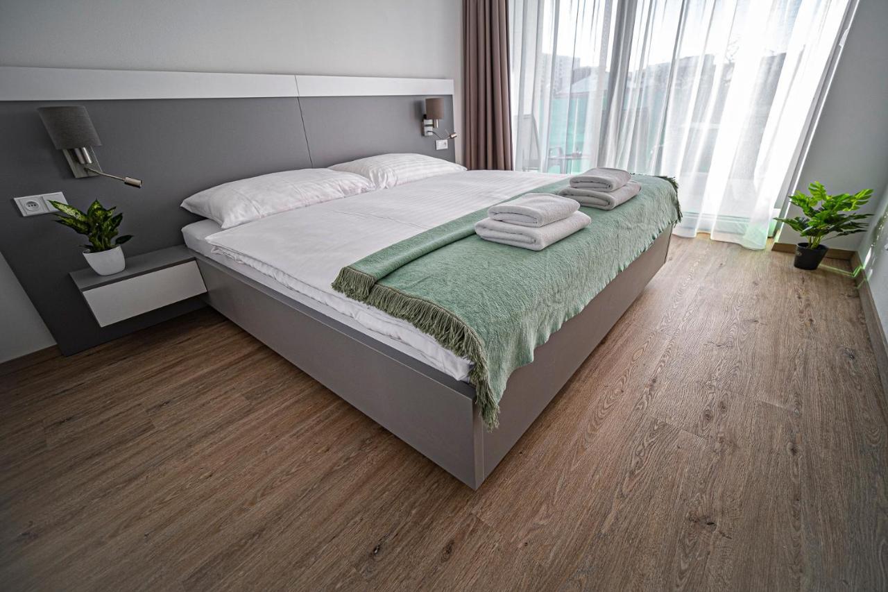 Grunt Apartments Mladá Boleslav Buitenkant foto